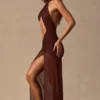 Rochie maxi cu decupaje și gât halter Caicos, culoare maro espresso Rochie maxi cu decupaje și gât halter Caicos, culoare maro espresso