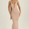 Rochie maxi cu decupaje și gât halter, cu detalii de eșarfă, Anneka, în nuanța Warm Peach Rochie maxi cu decupaje și gât halter, cu detalii de eșarfă, Anneka, în nuanța Warm Peach