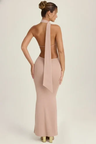 Rochie maxi cu decupaje și gât halter, cu detalii de eșarfă, Anneka, în nuanța Warm Peach Rochie maxi cu decupaje și gât halter, cu detalii de eșarfă, Anneka, în nuanța Warm Peach