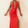 Rochie maxi cu decupaje și gât halter Xenia, în roșu aprins Rochie maxi cu decupaje și gât halter Xenia, în roșu aprins