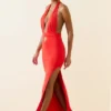Rochie maxi cu decupaje și gât halter Xenia, în roșu aprins Rochie maxi cu decupaje și gât halter Xenia, în roșu aprins