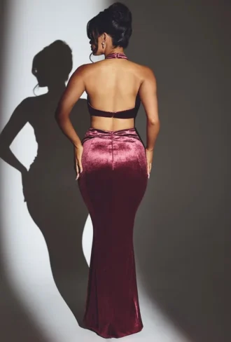 Rochie Maxi cu gât halter din catifea Adriana, culoare vin