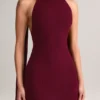 Rochie maxi cu gât halter și detalii de eșarfă din tricot cu nervuri Dree, culoare vin Rochie maxi cu gât halter și detalii de eșarfă din tricot cu nervuri Dree, culoare vin