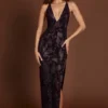 Rochie maxi cu gât halter și ornamente Luserna, model șarpe violet Rochie maxi cu gât halter și ornamente Luserna, model șarpe violet
