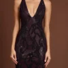 Rochie maxi cu gât halter și ornamente Luserna, model șarpe violet Rochie maxi cu gât halter și ornamente Luserna, model șarpe violet