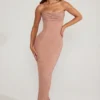 Rochie maxi cu guler cowl și bretele, model Palermo, în bej Rochie maxi cu guler cowl și bretele, model Palermo, în bej