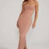 Rochie maxi cu guler cowl și bretele, model Palermo, în bej Rochie maxi cu guler cowl și bretele, model Palermo, în bej