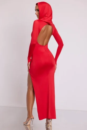 Rochie maxi cu mâneci lungi și glugă Desdemona, în culoarea roșu aprins Rochie maxi cu mâneci lungi și glugă Desdemona, în culoarea roșu aprins