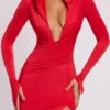Rochie maxi cu mâneci lungi și glugă Desdemona, în culoarea roșu aprins Rochie maxi cu mâneci lungi și glugă Desdemona, în culoarea roșu aprins