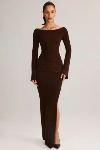 Rochie maxi cu mâneci lungi și guler barcă, din tricot rib, Isay, în culoarea ciocolată Rochie maxi cu mâneci lungi și guler barcă, din tricot rib, Isay, în culoarea ciocolată