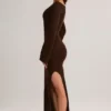 Rochie maxi cu mâneci lungi și guler barcă, din tricot rib, Isay, în culoarea ciocolată Rochie maxi cu mâneci lungi și guler barcă, din tricot rib, Isay, în culoarea ciocolată