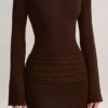 Rochie maxi cu mâneci lungi și guler barcă, din tricot rib, Isay, în culoarea ciocolată Rochie maxi cu mâneci lungi și guler barcă, din tricot rib, Isay, în culoarea ciocolată