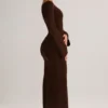 Rochie maxi cu mâneci lungi și guler barcă, din tricot rib, Isay, în culoarea ciocolată Rochie maxi cu mâneci lungi și guler barcă, din tricot rib, Isay, în culoarea ciocolată