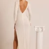 Rochie maxi cu mâneci lungi și spate decupat, decorată, model Vienna, în culoarea alb Rochie maxi cu mâneci lungi și spate decupat, decorată, model Vienna, în culoarea alb