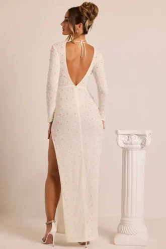 Rochie maxi cu mâneci lungi și spate decupat, decorată, model Vienna, în culoarea alb Rochie maxi cu mâneci lungi și spate decupat, decorată, model Vienna, în culoarea alb
