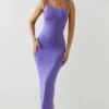 Rochie maxi cu spate decupat și volane Devika, în culoarea violet Rochie maxi cu spate decupat și volane Devika, în culoarea violet