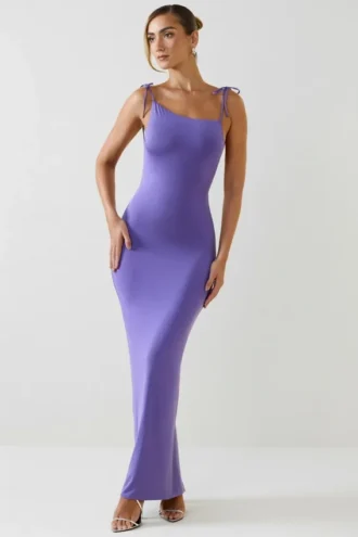 Rochie maxi cu spate decupat și volane Devika, în culoarea violet Rochie maxi cu spate decupat și volane Devika, în culoarea violet