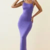 Rochie maxi cu spate decupat și volane Devika, în culoarea violet Rochie maxi cu spate decupat și volane Devika, în culoarea violet