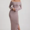 Rochie maxi cu umeri decupați din tricot cu nervuri Terneigh, culoare gri-maro Rochie maxi cu umeri decupați din tricot cu nervuri Terneigh, culoare gri-maro