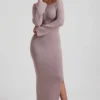 Rochie maxi cu umeri decupați din tricot cu nervuri Terneigh, culoare gri-maro Rochie maxi cu umeri decupați din tricot cu nervuri Terneigh, culoare gri-maro