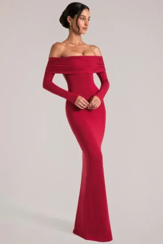 Rochie maxi cu umeri decupați și mâneci lungi Depny, în roșu cireș