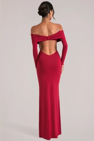Rochie maxi cu umeri decupați și mâneci lungi Depny, în roșu cireș