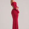 Rochie maxi cu umeri decupați și mâneci lungi Depny, în roșu cireș