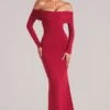 Rochie maxi cu umeri decupați și mâneci lungi Depny, în roșu cireș