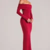 Rochie maxi cu umeri decupați și mâneci lungi Depny, în roșu cireș