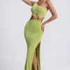 Rochie maxi cu un umăr și detalii metalice Rosalia, în culoarea verde măslin