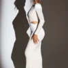 Rochie maxi din catifea Ginevra cu mâneci lungi, de culoare ivoriu