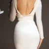 Rochie maxi din catifea Ginevra cu mâneci lungi, de culoare ivoriu