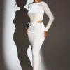 Rochie maxi din catifea Ginevra cu mâneci lungi, de culoare ivoriu