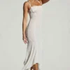 Rochie maxi Dole cu tiv în formă de batistă, decorată, în culoarea albă Rochie maxi Dole cu tiv în formă de batistă, decorată, în culoarea albă