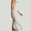 Rochie maxi Dole cu tiv în formă de batistă, decorată, în culoarea albă Rochie maxi Dole cu tiv în formă de batistă, decorată, în culoarea albă