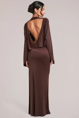 Rochie maxi drapată cu mâneci lungi Lani în culoarea ciocolată