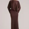 Rochie maxi drapată cu mâneci lungi Lani în culoarea ciocolată Rochie maxi drapată cu mâneci lungi Lani în culoarea ciocolată