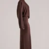 Rochie maxi drapată cu mâneci lungi Lani în culoarea ciocolată Rochie maxi drapată cu mâneci lungi Lani în culoarea ciocolată