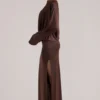 Rochie maxi drapată cu mâneci lungi Lani în culoarea ciocolată Rochie maxi drapată cu mâneci lungi Lani în culoarea ciocolată