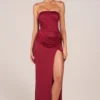 Rochie maxi drapată până la coapse Matilde Bandeau în roșu cireș Rochie maxi drapată până la coapse Matilde Bandeau în roșu cireș