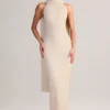 Rochie maxi Dree cu guler halter și detalii de eșarfă din tricot cu nervuri, în culoarea crem