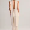 Rochie maxi Dree cu guler halter și detalii de eșarfă din tricot cu nervuri, în culoarea crem