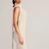 Rochie maxi Dree cu guler halter și detalii de eșarfă din tricot cu nervuri, în culoarea crem