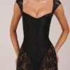 Rochie maxi Elisa cu decolteu în formă de inimă, de culoare neagră Rochie maxi Elisa cu decolteu în formă de inimă, de culoare neagră
