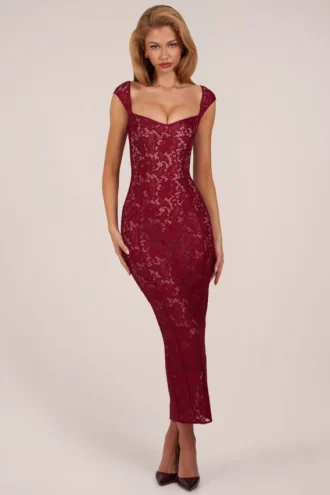 Rochie maxi Elisa cu decolteu în formă de inimă, în roșu cireș