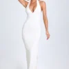 Rochie maxi Elisana cu guler halter și bordură din dantelă modală, în culoarea albă Rochie maxi Elisana cu guler halter și bordură din dantelă modală, în culoarea albă