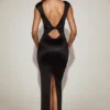 Rochie maxi Hivera din satin, cu gât barcă și spate răsucit, în culoare neagră