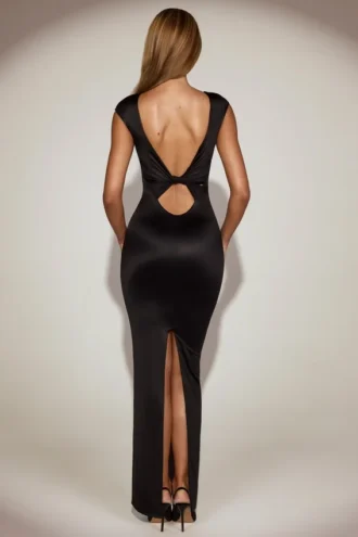 Rochie maxi Hivera din satin, cu gât barcă și spate răsucit, în culoare neagră