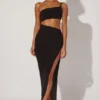 Rochie maxi Ishtar cu un umăr decupat, în culoarea neagră Rochie maxi Ishtar cu un umăr decupat, în culoarea neagră