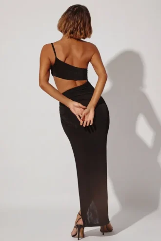 Rochie maxi Ishtar cu un umăr decupat, în culoarea neagră Rochie maxi Ishtar cu un umăr decupat, în culoarea neagră